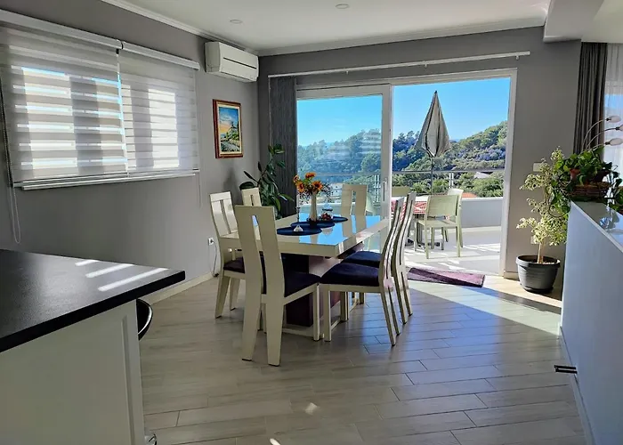 Luxury Apartment Pape