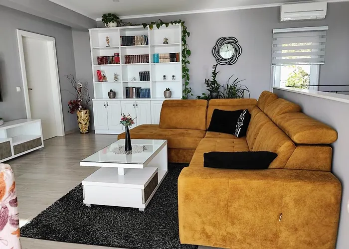 Luxury Apartment Pape